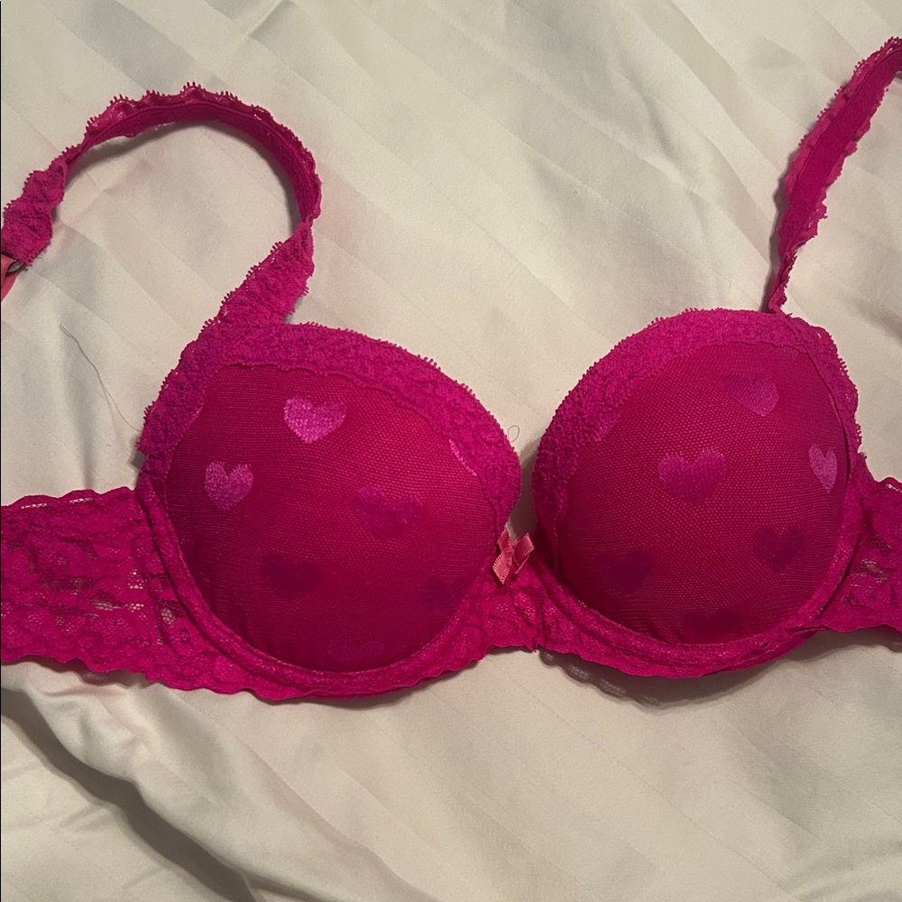 PINK Victoria's Secret Fuchsia Heart Lace Bra